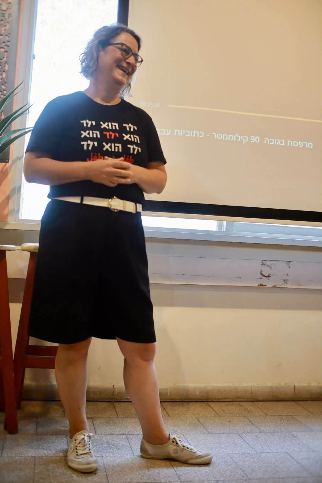 טלילה פרנק במהלך הקרנת הסרט בסיור